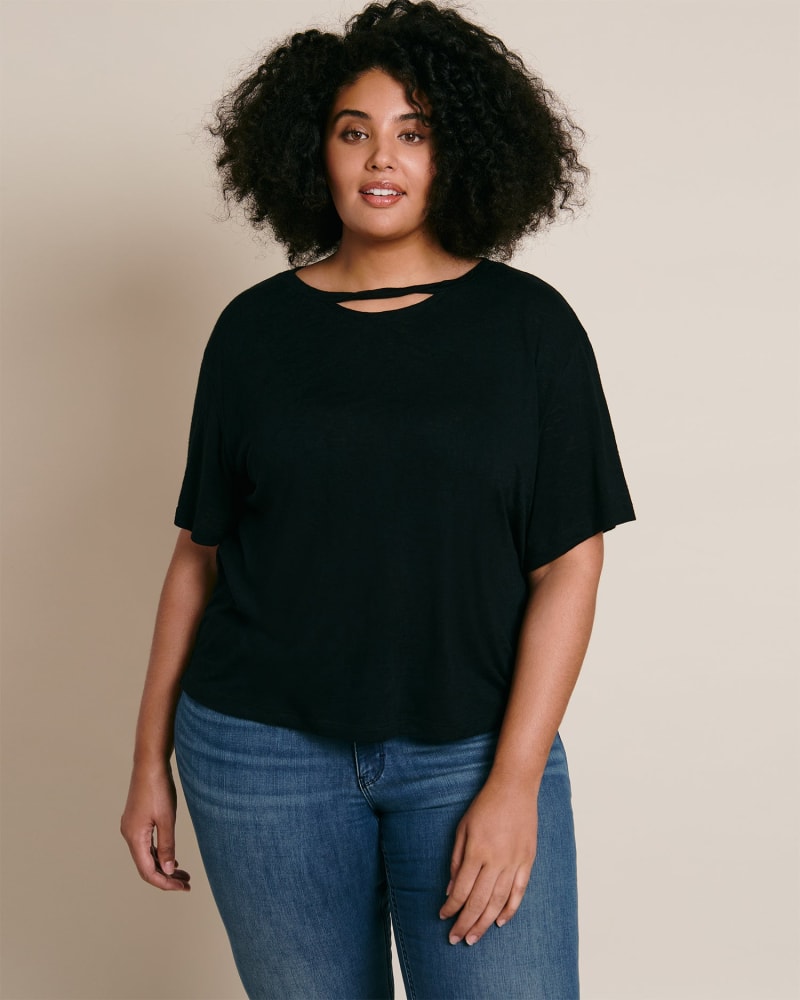 Front of a model wearing a size 3X Noelle Tee in Black by LNA. | dia_product_style_image_id:224920